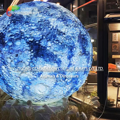 kopen Ethereale Maansculptuur: Krater-getextureerd Maanbeeld in Dromerige Blauwe Gradient​ online manufacture